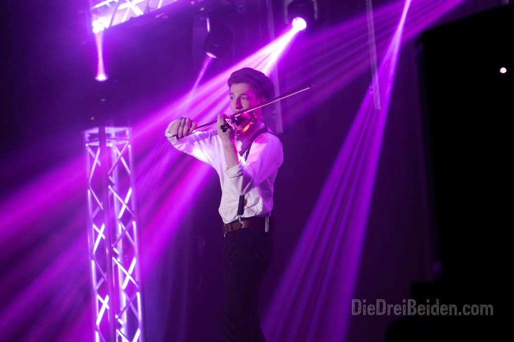 Violinist Paul Kolodziej on stage for "Gala der Goldenen Glocke" and "ZeitZauber"